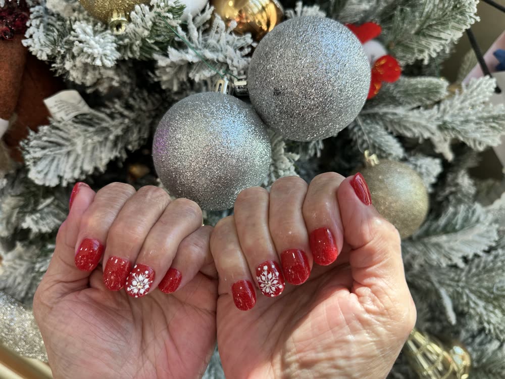 Short red holiday nails