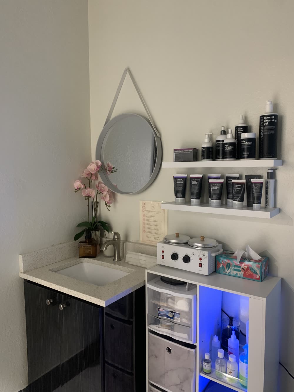 Clean waxing station with professional products